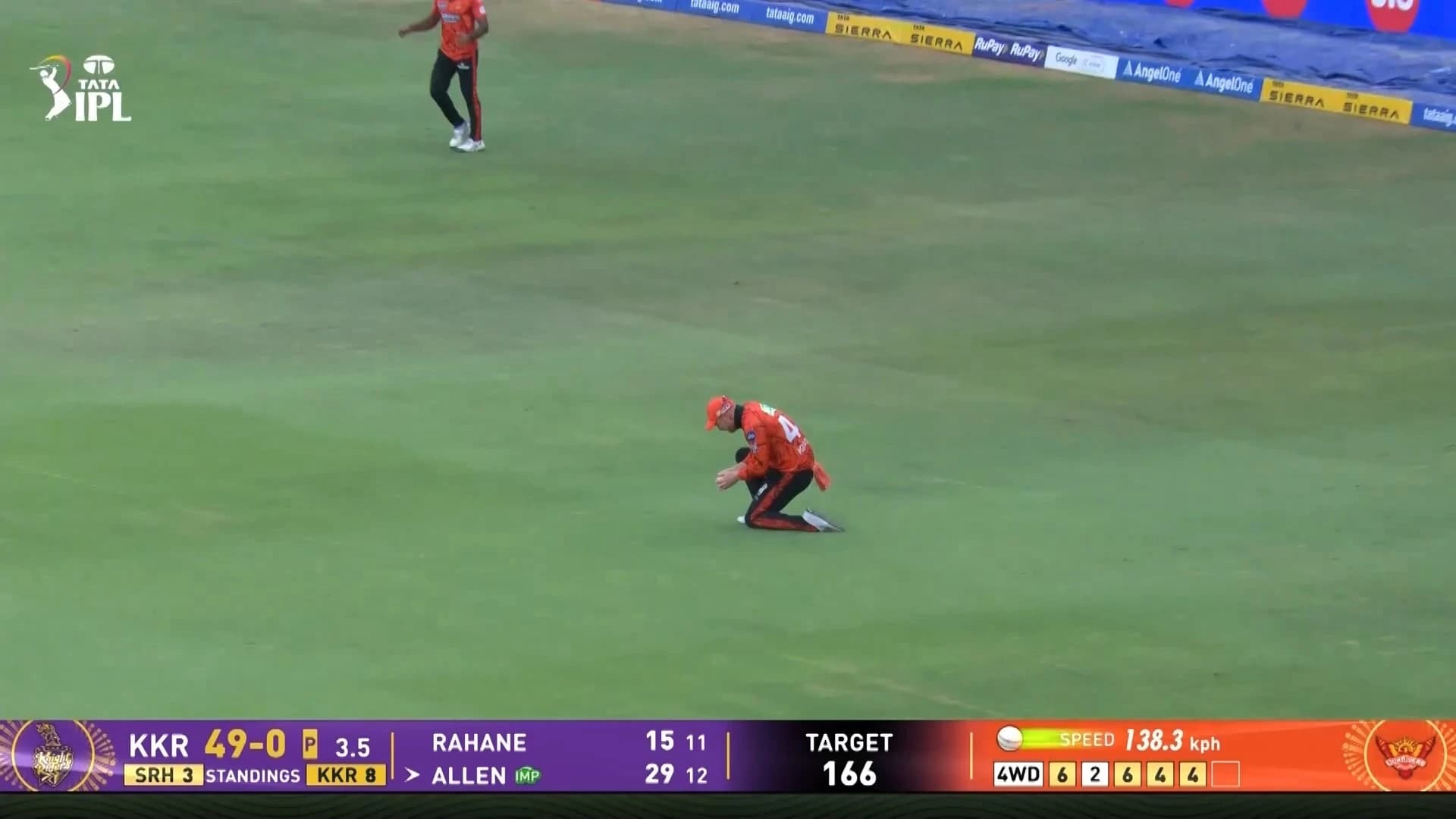 Pat Cummins turns the corner π
π₯ 27 runs off the over but the #SRH skipper comes back with a wicket π
Finn Allen departs!
#TATAIPL | #KhelBindaas | #SRHvKKR